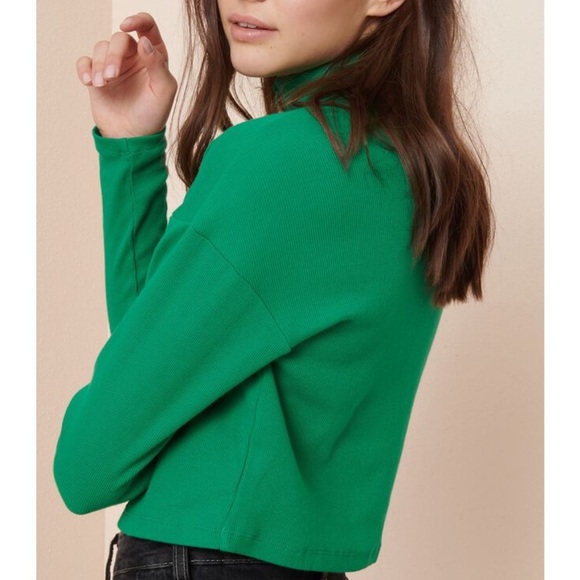 Garage  Cropped long Sleeve - Picture 5 of 10